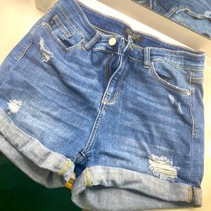 JUDY BLUE denim shorts. Size large. Super stretchy!!! EUC
